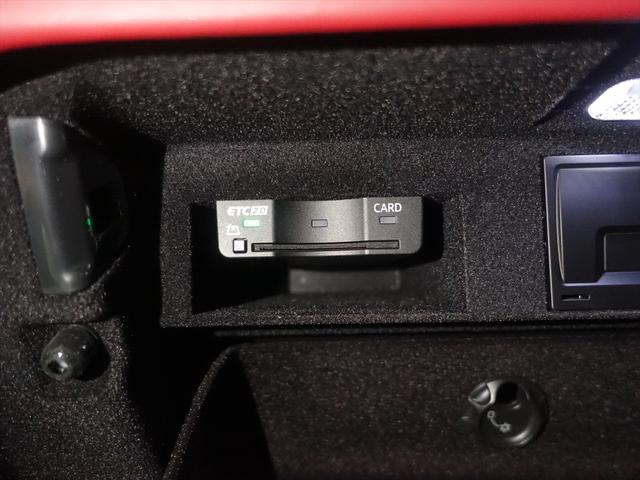 カイエン ベースグレード シートヒーター パワーシート トランクスルー フロアマット ナビ 音楽プレーヤー接続 Bluetooth接続 ETC LEDヘッドライト 電動リアゲート 全周囲カメラ フロントカメラ サイドカメラ(21枚目)