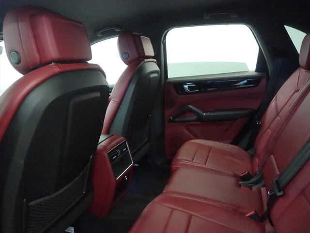 カイエン ベースグレード シートヒーター パワーシート トランクスルー フロアマット ナビ 音楽プレーヤー接続 Bluetooth接続 ETC LEDヘッドライト 電動リアゲート 全周囲カメラ フロントカメラ サイドカメラ(23枚目)