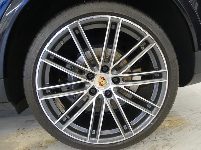 カイエン ベースグレード シートヒーター パワーシート トランクスルー フロアマット ナビ 音楽プレーヤー接続 Bluetooth接続 ETC LEDヘッドライト 電動リアゲート 全周囲カメラ フロントカメラ サイドカメラ(31枚目)