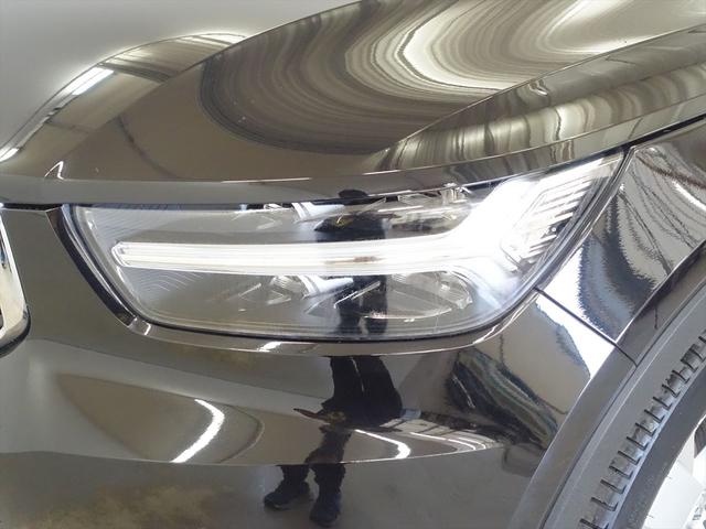 XC40 B4 AWD モメンタム シートヒーター パワーシート トランクスルー フロアマット ナビ 音楽プレーヤー接続 Bluetooth接続 TV ETC LEDヘッドライト 電動リアゲート 全周囲カメラ フロントカメラ(8枚目)