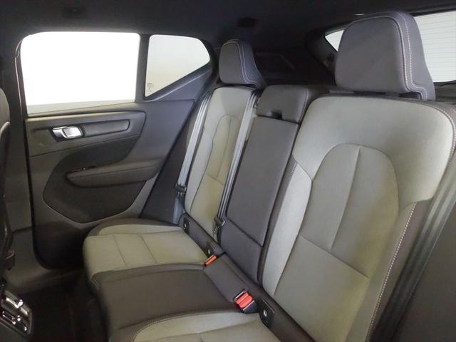 XC40 B4 AWD モメンタム シートヒーター パワーシート トランクスルー フロアマット ナビ 音楽プレーヤー接続 Bluetooth接続 TV ETC LEDヘッドライト 電動リアゲート 全周囲カメラ フロントカメラ(22枚目)