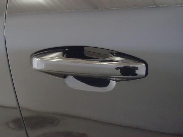 XC40 B4 AWD モメンタム シートヒーター パワーシート トランクスルー フロアマット ナビ 音楽プレーヤー接続 Bluetooth接続 TV ETC LEDヘッドライト 電動リアゲート 全周囲カメラ フロントカメラ(26枚目)