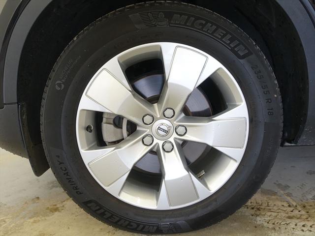 XC40 B4 AWD モメンタム シートヒーター パワーシート トランクスルー フロアマット ナビ 音楽プレーヤー接続 Bluetooth接続 TV ETC LEDヘッドライト 電動リアゲート 全周囲カメラ フロントカメラ(31枚目)