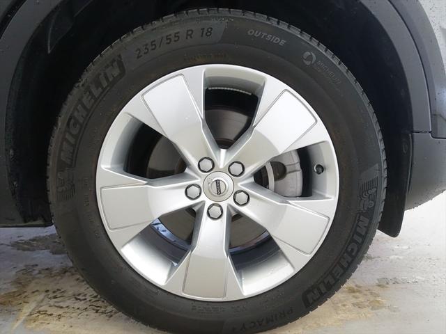 XC40 B4 AWD モメンタム シートヒーター パワーシート トランクスルー フロアマット ナビ 音楽プレーヤー接続 Bluetooth接続 TV ETC LEDヘッドライト 電動リアゲート 全周囲カメラ フロントカメラ(34枚目)