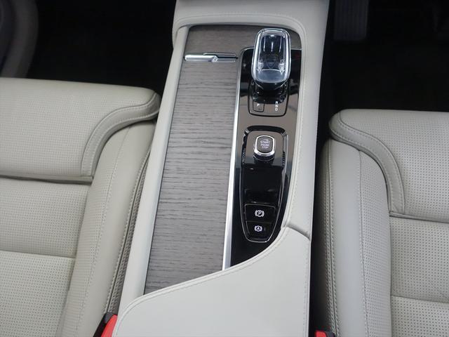 XC90 B6 AWD インスクリプション シートヒーター シートエアコン パワーシート 3列シート トランクスルー フロアマット ナビ 音楽プレーヤー接続 Bluetooth接続 TV ETC LEDヘッドライト 電動リアゲート 全周囲カメラ(16枚目)