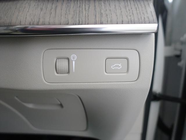 XC90 B6 AWD インスクリプション シートヒーター シートエアコン パワーシート 3列シート トランクスルー フロアマット ナビ 音楽プレーヤー接続 Bluetooth接続 TV ETC LEDヘッドライト 電動リアゲート 全周囲カメラ(29枚目)