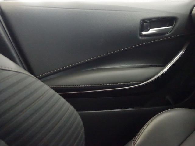 カローラ ハイブリッド ダブルバイビー フロアマット コネクテッド機能 ナビ 音楽プレーヤー接続 Bluetooth接続 ETC LEDヘッドライト バックモニター 盗難防止 衝突被害軽減ブレーキ 横滑り防止装置 クルーズコントロール(14枚目)