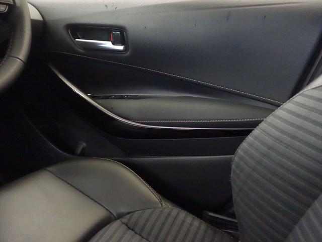 カローラ ハイブリッド ダブルバイビー フロアマット コネクテッド機能 ナビ 音楽プレーヤー接続 Bluetooth接続 ETC LEDヘッドライト バックモニター 盗難防止 衝突被害軽減ブレーキ 横滑り防止装置 クルーズコントロール(15枚目)