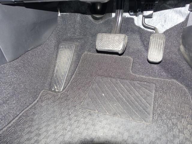 カローラ ハイブリッド ダブルバイビー フロアマット コネクテッド機能 ナビ 音楽プレーヤー接続 Bluetooth接続 ETC LEDヘッドライト バックモニター 盗難防止 衝突被害軽減ブレーキ 横滑り防止装置 クルーズコントロール(25枚目)