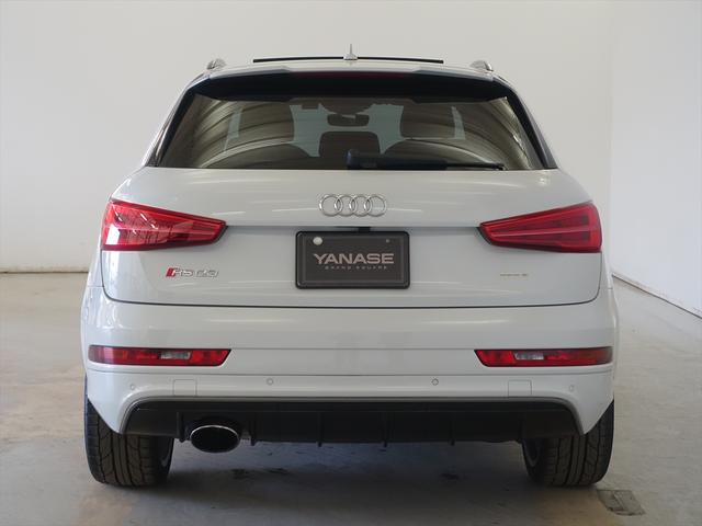 RS Q3 ベースグレード シートヒーター パワーシート トランクスルー フロアマット ナビ CD ミュージックサーバー 音楽プレーヤー接続 Bluetooth接続 TV DVD再生 ETC サンルーフ・ガラスルーフ(3枚目)