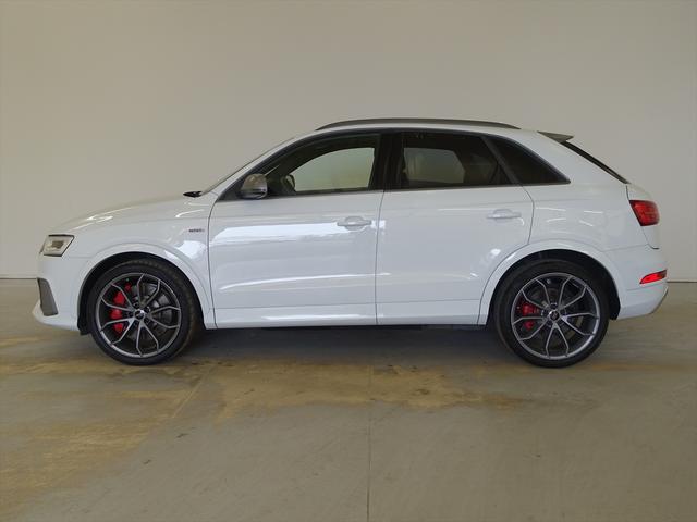 RS Q3 ベースグレード シートヒーター パワーシート トランクスルー フロアマット ナビ CD ミュージックサーバー 音楽プレーヤー接続 Bluetooth接続 TV DVD再生 ETC サンルーフ・ガラスルーフ(5枚目)