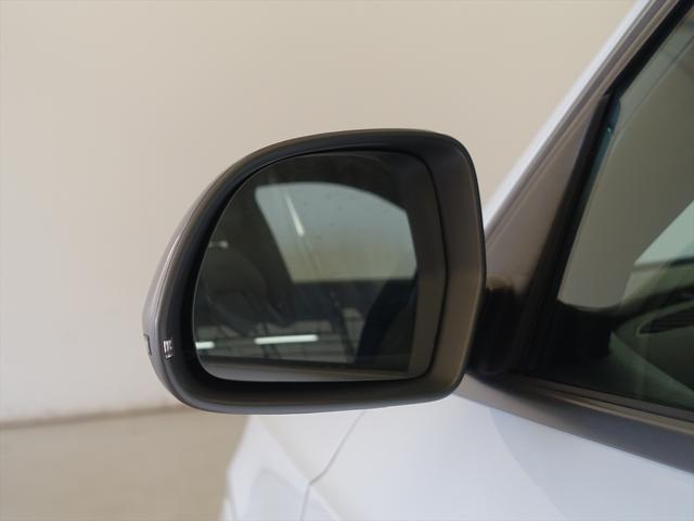 RS Q3 ベースグレード シートヒーター パワーシート トランクスルー フロアマット ナビ CD ミュージックサーバー 音楽プレーヤー接続 Bluetooth接続 TV DVD再生 ETC サンルーフ・ガラスルーフ(6枚目)