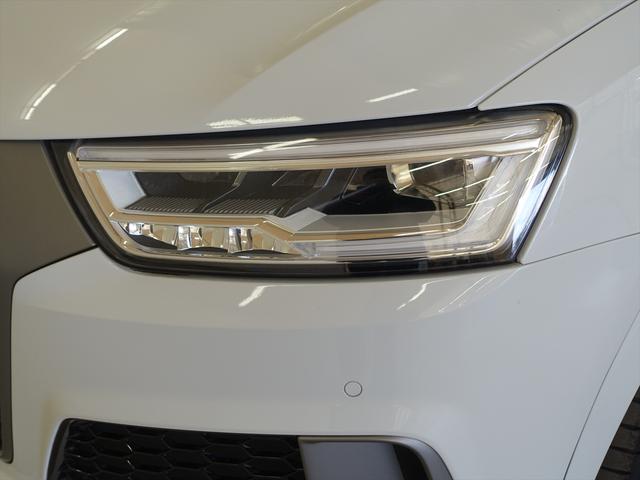 RS Q3 ベースグレード シートヒーター パワーシート トランクスルー フロアマット ナビ CD ミュージックサーバー 音楽プレーヤー接続 Bluetooth接続 TV DVD再生 ETC サンルーフ・ガラスルーフ(8枚目)