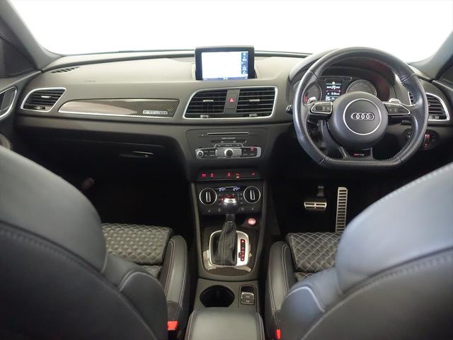 RS Q3 ベースグレード シートヒーター パワーシート トランクスルー フロアマット ナビ CD ミュージックサーバー 音楽プレーヤー接続 Bluetooth接続 TV DVD再生 ETC サンルーフ・ガラスルーフ(12枚目)