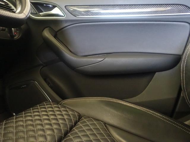 RS Q3 ベースグレード シートヒーター パワーシート トランクスルー フロアマット ナビ CD ミュージックサーバー 音楽プレーヤー接続 Bluetooth接続 TV DVD再生 ETC サンルーフ・ガラスルーフ(15枚目)