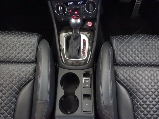 RS Q3 ベースグレード シートヒーター パワーシート トランクスルー フロアマット ナビ CD ミュージックサーバー 音楽プレーヤー接続 Bluetooth接続 TV DVD再生 ETC サンルーフ・ガラスルーフ(16枚目)