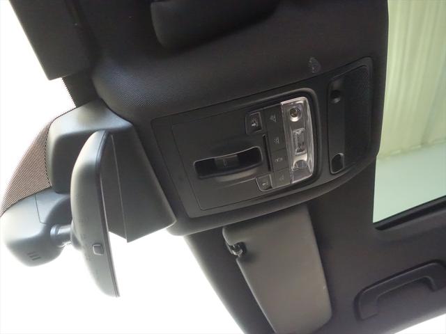 RS Q3 ベースグレード シートヒーター パワーシート トランクスルー フロアマット ナビ CD ミュージックサーバー 音楽プレーヤー接続 Bluetooth接続 TV DVD再生 ETC サンルーフ・ガラスルーフ(21枚目)