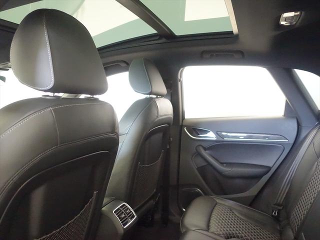 RS Q3 ベースグレード シートヒーター パワーシート トランクスルー フロアマット ナビ CD ミュージックサーバー 音楽プレーヤー接続 Bluetooth接続 TV DVD再生 ETC サンルーフ・ガラスルーフ(25枚目)