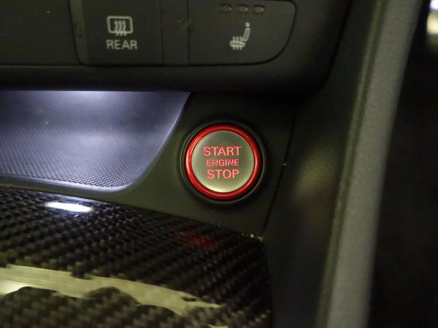 RS Q3 ベースグレード シートヒーター パワーシート トランクスルー フロアマット ナビ CD ミュージックサーバー 音楽プレーヤー接続 Bluetooth接続 TV DVD再生 ETC サンルーフ・ガラスルーフ(31枚目)