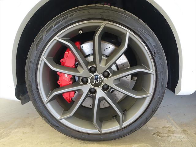 RS Q3 ベースグレード シートヒーター パワーシート トランクスルー フロアマット ナビ CD ミュージックサーバー 音楽プレーヤー接続 Bluetooth接続 TV DVD再生 ETC サンルーフ・ガラスルーフ(33枚目)