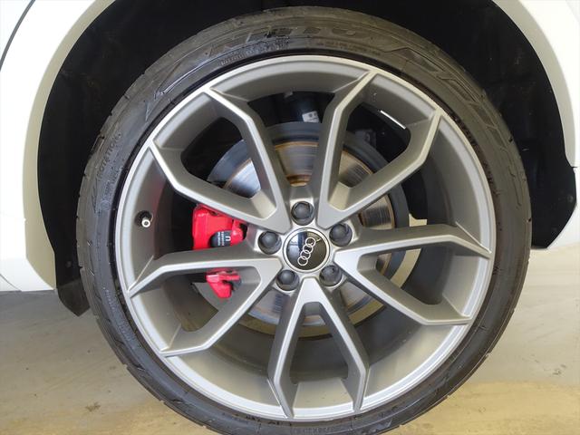 RS Q3 ベースグレード シートヒーター パワーシート トランクスルー フロアマット ナビ CD ミュージックサーバー 音楽プレーヤー接続 Bluetooth接続 TV DVD再生 ETC サンルーフ・ガラスルーフ(34枚目)