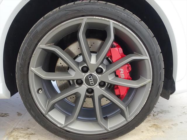 RS Q3 ベースグレード シートヒーター パワーシート トランクスルー フロアマット ナビ CD ミュージックサーバー 音楽プレーヤー接続 Bluetooth接続 TV DVD再生 ETC サンルーフ・ガラスルーフ(36枚目)