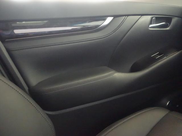 アルファードハイブリッド SR Cパッケージ シートヒーター シートエアコン パワーシート オットマン 3列シート トランクスルー フロアマット コネクテッド機能 ナビ CD ミュージックサーバー 音楽プレーヤー接続(14枚目)