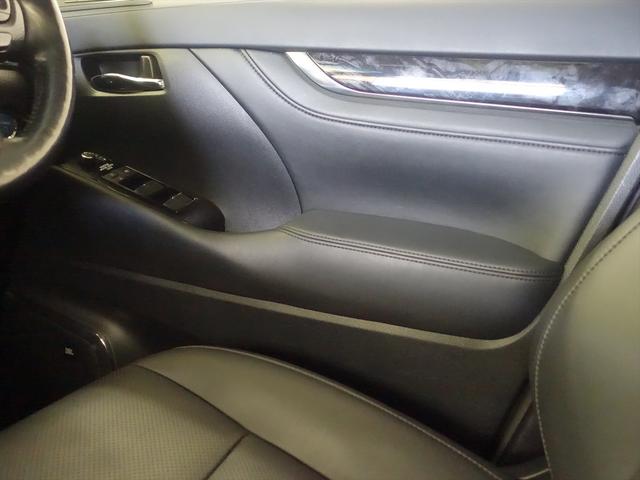 アルファードハイブリッド SR Cパッケージ シートヒーター シートエアコン パワーシート オットマン 3列シート トランクスルー フロアマット コネクテッド機能 ナビ CD ミュージックサーバー 音楽プレーヤー接続(15枚目)