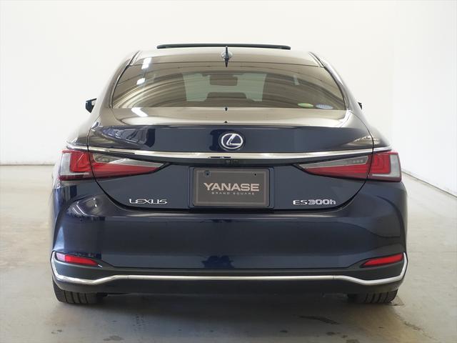 ＥＳ ＥＳ３００ｈ　バージョンＬ　シートヒーター　シートエアコン　パワーシート　フロアマット　コネクテッド機能　ナビ　ＣＤ　ミュージックサーバー　音楽プレーヤー接続　Ｂｌｕｅｔｏｏｔｈ接続　ＴＶ　ＤＶＤ再生　ＥＴＣ（3枚目）