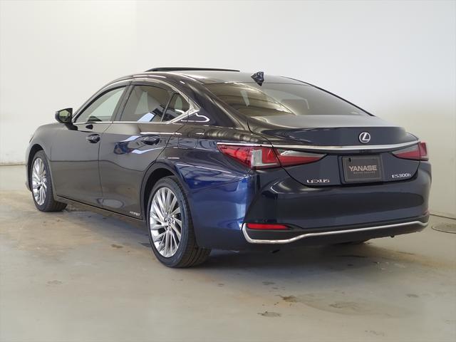 ＥＳ ＥＳ３００ｈ　バージョンＬ　シートヒーター　シートエアコン　パワーシート　フロアマット　コネクテッド機能　ナビ　ＣＤ　ミュージックサーバー　音楽プレーヤー接続　Ｂｌｕｅｔｏｏｔｈ接続　ＴＶ　ＤＶＤ再生　ＥＴＣ（4枚目）