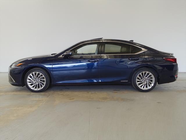 ＥＳ ＥＳ３００ｈ　バージョンＬ　シートヒーター　シートエアコン　パワーシート　フロアマット　コネクテッド機能　ナビ　ＣＤ　ミュージックサーバー　音楽プレーヤー接続　Ｂｌｕｅｔｏｏｔｈ接続　ＴＶ　ＤＶＤ再生　ＥＴＣ（5枚目）