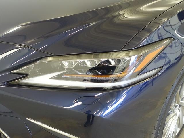 ＥＳ ＥＳ３００ｈ　バージョンＬ　シートヒーター　シートエアコン　パワーシート　フロアマット　コネクテッド機能　ナビ　ＣＤ　ミュージックサーバー　音楽プレーヤー接続　Ｂｌｕｅｔｏｏｔｈ接続　ＴＶ　ＤＶＤ再生　ＥＴＣ（8枚目）