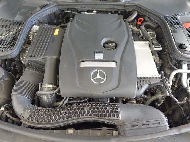 Ｃクラス Ｃ１８０　ローレウスエディション　レーダーセーフティパッケージ　シートヒーター　パワーシート　トランクスルー　フロアマット　コネクテッド機能　ナビ　ＣＤ　ミュージックサーバー　音楽プレーヤー接続　Ｂｌｕｅｔｏｏｔｈ接続　ＴＶ（6枚目）