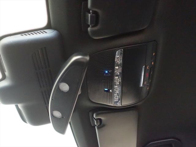 Ｃクラス Ｃ１８０　ローレウスエディション　レーダーセーフティパッケージ　シートヒーター　パワーシート　トランクスルー　フロアマット　コネクテッド機能　ナビ　ＣＤ　ミュージックサーバー　音楽プレーヤー接続　Ｂｌｕｅｔｏｏｔｈ接続　ＴＶ（17枚目）