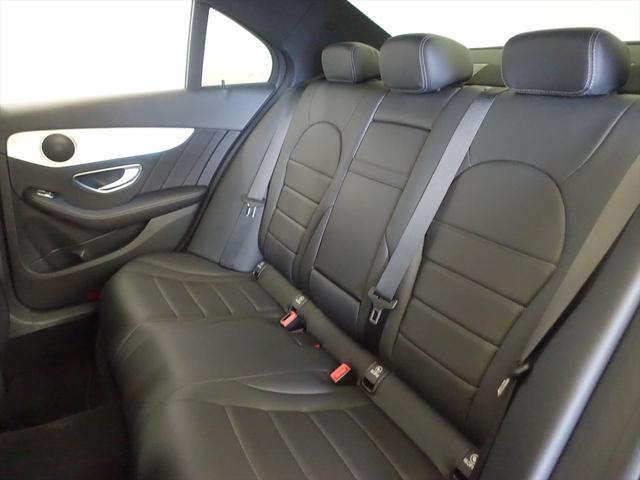 Ｃクラス Ｃ１８０　ローレウスエディション　レーダーセーフティパッケージ　シートヒーター　パワーシート　トランクスルー　フロアマット　コネクテッド機能　ナビ　ＣＤ　ミュージックサーバー　音楽プレーヤー接続　Ｂｌｕｅｔｏｏｔｈ接続　ＴＶ（19枚目）