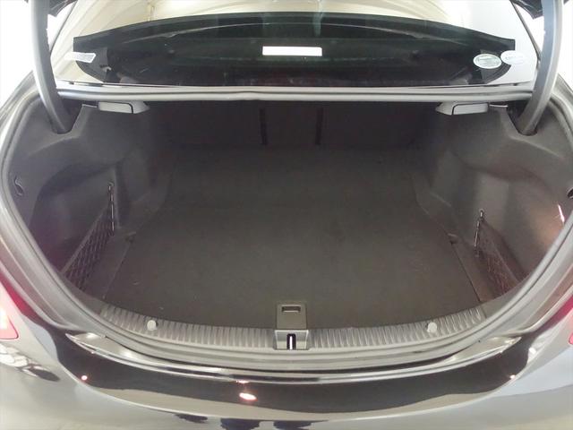 Ｃクラス Ｃ１８０　ローレウスエディション　レーダーセーフティパッケージ　シートヒーター　パワーシート　トランクスルー　フロアマット　コネクテッド機能　ナビ　ＣＤ　ミュージックサーバー　音楽プレーヤー接続　Ｂｌｕｅｔｏｏｔｈ接続　ＴＶ（21枚目）