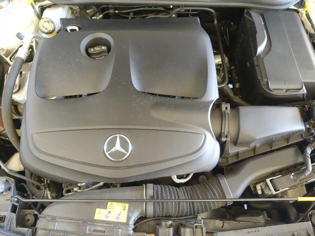 ＣＬＡクラス ＣＬＡ１８０　ＡＭＧスタイル　レーダーセーフティパッケージ　シートヒーター　トランクスルー　フロアマット　ナビ　ＣＤ　ミュージックサーバー　音楽プレーヤー接続　Ｂｌｕｅｔｏｏｔｈ接続　ＴＶ　ＤＶＤ再生　ＥＴＣ　ＬＥＤヘッドライト（7枚目）