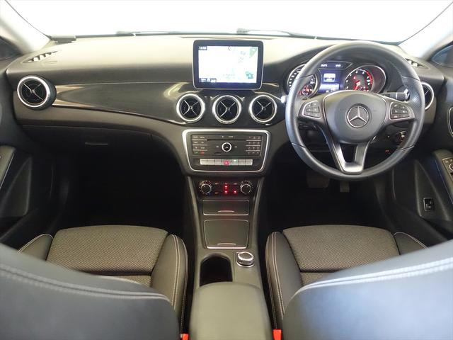 ＣＬＡクラス ＣＬＡ１８０　ＡＭＧスタイル　レーダーセーフティパッケージ　シートヒーター　トランクスルー　フロアマット　ナビ　ＣＤ　ミュージックサーバー　音楽プレーヤー接続　Ｂｌｕｅｔｏｏｔｈ接続　ＴＶ　ＤＶＤ再生　ＥＴＣ　ＬＥＤヘッドライト（10枚目）