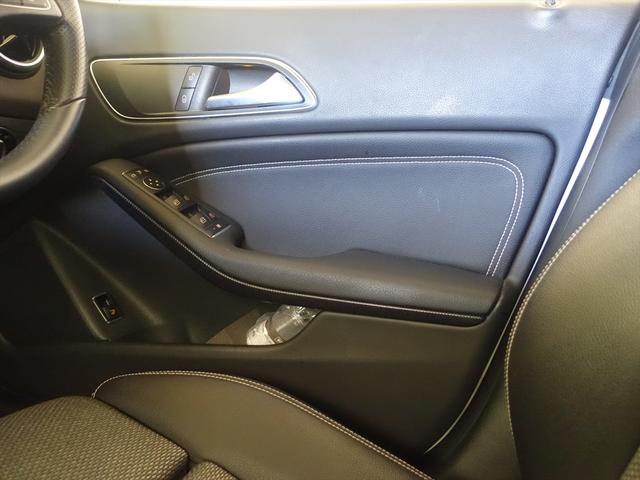ＣＬＡクラス ＣＬＡ１８０　ＡＭＧスタイル　レーダーセーフティパッケージ　シートヒーター　トランクスルー　フロアマット　ナビ　ＣＤ　ミュージックサーバー　音楽プレーヤー接続　Ｂｌｕｅｔｏｏｔｈ接続　ＴＶ　ＤＶＤ再生　ＥＴＣ　ＬＥＤヘッドライト（13枚目）