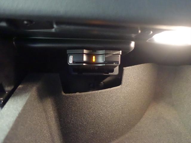 ＣＬＡクラス ＣＬＡ１８０　ＡＭＧスタイル　レーダーセーフティパッケージ　シートヒーター　トランクスルー　フロアマット　ナビ　ＣＤ　ミュージックサーバー　音楽プレーヤー接続　Ｂｌｕｅｔｏｏｔｈ接続　ＴＶ　ＤＶＤ再生　ＥＴＣ　ＬＥＤヘッドライト（19枚目）