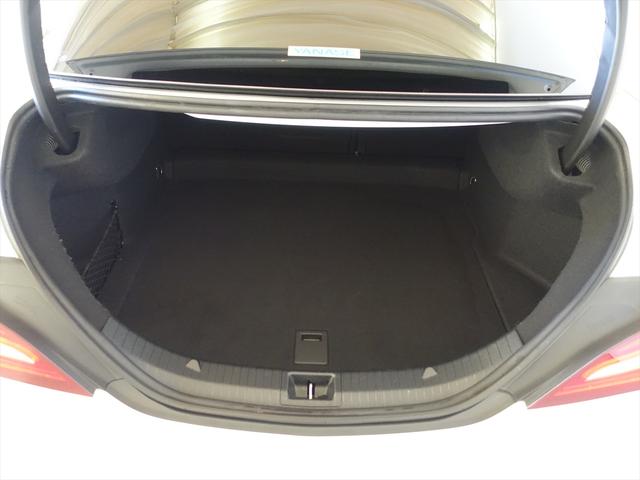 ＣＬＡクラス ＣＬＡ１８０　ＡＭＧスタイル　レーダーセーフティパッケージ　シートヒーター　トランクスルー　フロアマット　ナビ　ＣＤ　ミュージックサーバー　音楽プレーヤー接続　Ｂｌｕｅｔｏｏｔｈ接続　ＴＶ　ＤＶＤ再生　ＥＴＣ　ＬＥＤヘッドライト（22枚目）