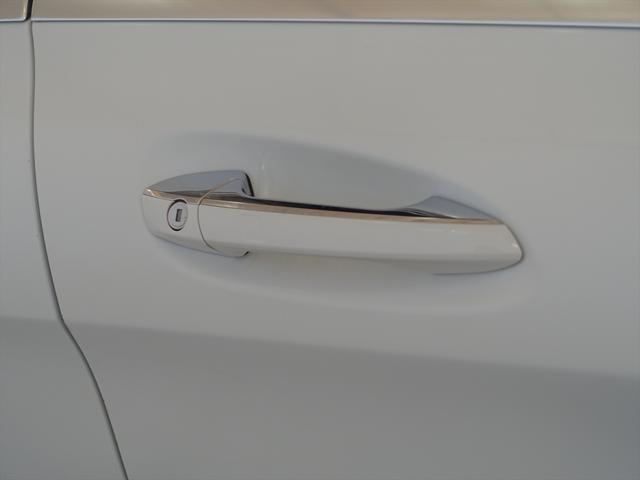 ＣＬＡクラス ＣＬＡ１８０　ＡＭＧスタイル　レーダーセーフティパッケージ　シートヒーター　トランクスルー　フロアマット　ナビ　ＣＤ　ミュージックサーバー　音楽プレーヤー接続　Ｂｌｕｅｔｏｏｔｈ接続　ＴＶ　ＤＶＤ再生　ＥＴＣ　ＬＥＤヘッドライト（23枚目）