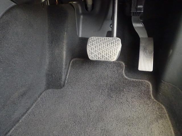 ＣＬＡクラス ＣＬＡ１８０　ＡＭＧスタイル　レーダーセーフティパッケージ　シートヒーター　トランクスルー　フロアマット　ナビ　ＣＤ　ミュージックサーバー　音楽プレーヤー接続　Ｂｌｕｅｔｏｏｔｈ接続　ＴＶ　ＤＶＤ再生　ＥＴＣ　ＬＥＤヘッドライト（24枚目）