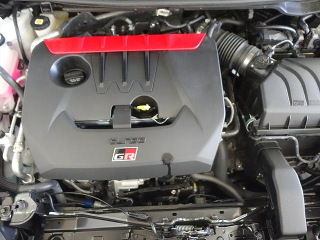 ＧＲヤリス ＲＺ　ハイパフォーマンス　シートヒーター　トランクスルー　フロアマット　コネクテッド機能　ナビ　音楽プレーヤー接続　Ｂｌｕｅｔｏｏｔｈ接続　ＴＶ　ＥＴＣ　ＬＥＤヘッドライト　バックモニター　盗難防止　衝突被害軽減ブレーキ（9枚目）