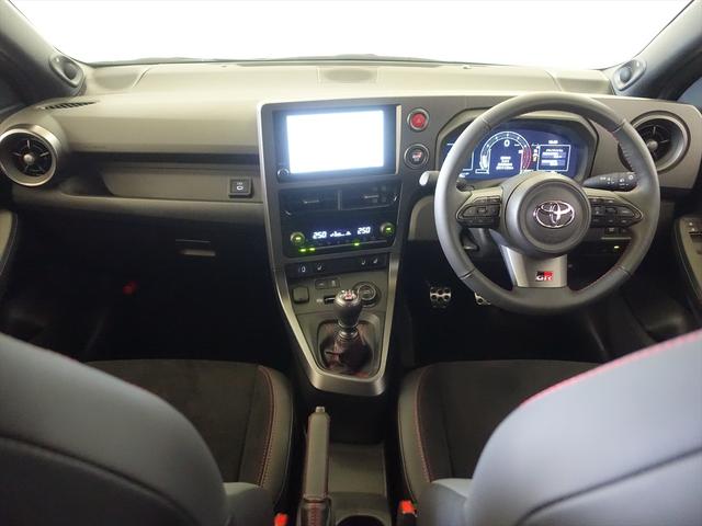 ＧＲヤリス ＲＺ　ハイパフォーマンス　シートヒーター　トランクスルー　フロアマット　コネクテッド機能　ナビ　音楽プレーヤー接続　Ｂｌｕｅｔｏｏｔｈ接続　ＴＶ　ＥＴＣ　ＬＥＤヘッドライト　バックモニター　盗難防止　衝突被害軽減ブレーキ（12枚目）
