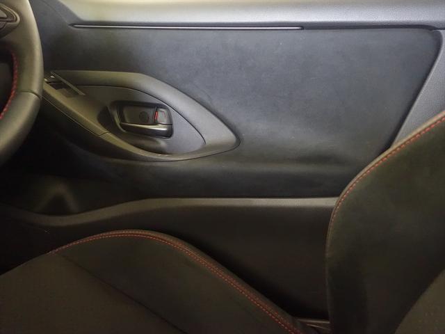 ＧＲヤリス ＲＺ　ハイパフォーマンス　シートヒーター　トランクスルー　フロアマット　コネクテッド機能　ナビ　音楽プレーヤー接続　Ｂｌｕｅｔｏｏｔｈ接続　ＴＶ　ＥＴＣ　ＬＥＤヘッドライト　バックモニター　盗難防止　衝突被害軽減ブレーキ（15枚目）