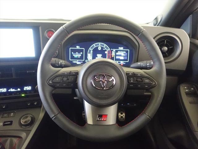 ＧＲヤリス ＲＺ　ハイパフォーマンス　シートヒーター　トランクスルー　フロアマット　コネクテッド機能　ナビ　音楽プレーヤー接続　Ｂｌｕｅｔｏｏｔｈ接続　ＴＶ　ＥＴＣ　ＬＥＤヘッドライト　バックモニター　盗難防止　衝突被害軽減ブレーキ（17枚目）