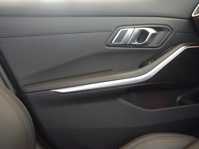 ３シリーズ ３２０ｄ　ｘＤｒｉｖｅ　Ｍスポーツ　シートヒーター　パワーシート　トランクスルー　フロアマット　ナビ　音楽プレーヤー接続　Ｂｌｕｅｔｏｏｔｈ接続　ＥＴＣ　ＬＥＤヘッドライト　電動リアゲート　全周囲カメラ　フロントカメラ　サイドカメラ（14枚目）