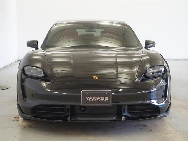 タイカンクロスツーリスモ タイカン　ターボクロスツーリスモ　シートヒーター　パワーシート　トランクスルー　フロアマット　ナビ　音楽プレーヤー接続　Ｂｌｕｅｔｏｏｔｈ接続　ＥＴＣ　サンルーフ・ガラスルーフ　ＬＥＤヘッドライト　電動リアゲート　全周囲カメラ（2枚目）