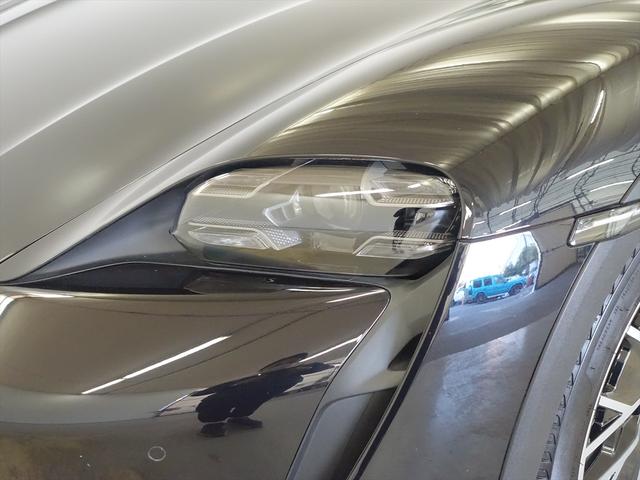 タイカンクロスツーリスモ タイカン　ターボクロスツーリスモ　シートヒーター　パワーシート　トランクスルー　フロアマット　ナビ　音楽プレーヤー接続　Ｂｌｕｅｔｏｏｔｈ接続　ＥＴＣ　サンルーフ・ガラスルーフ　ＬＥＤヘッドライト　電動リアゲート　全周囲カメラ（8枚目）